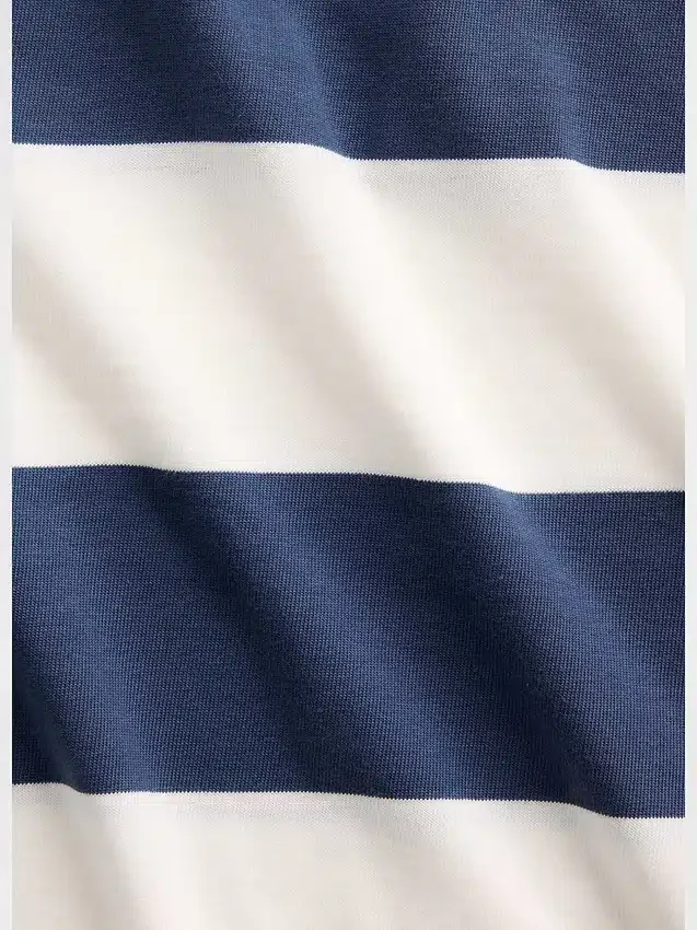 Oversizowy, skrócony T-shirt z dzianiny