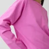 Oversizowy, skrócony T-shirt z dzianiny