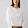 Oversizowy, skrócony T-shirt z dzianiny