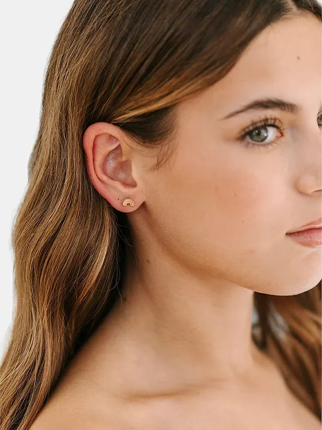 Pierced Co Klasyczne kolczyki z tęczowymi zakrętkami