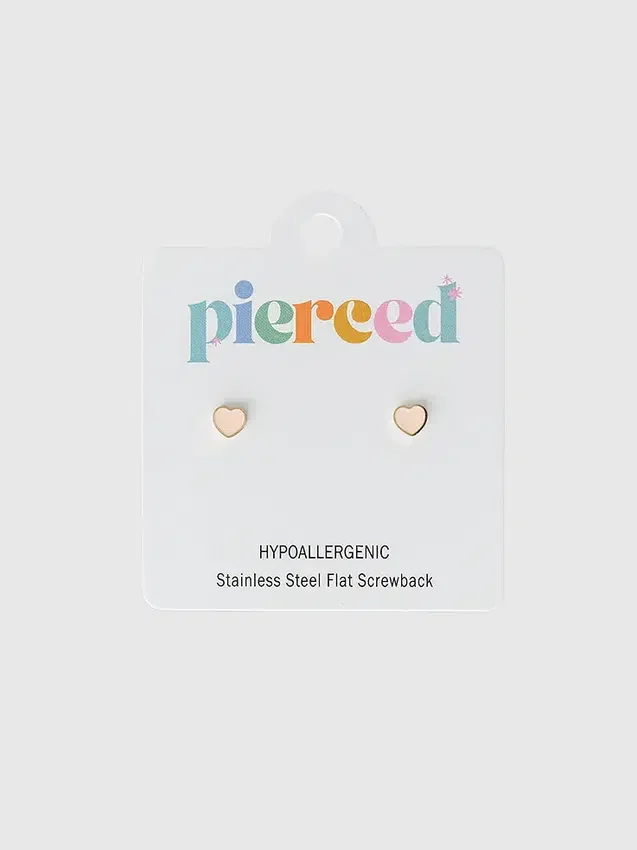 Pierced Co – małe kolczyki z motywem serca w kolorze brzoskwiniowym z zapięciem śrubowym