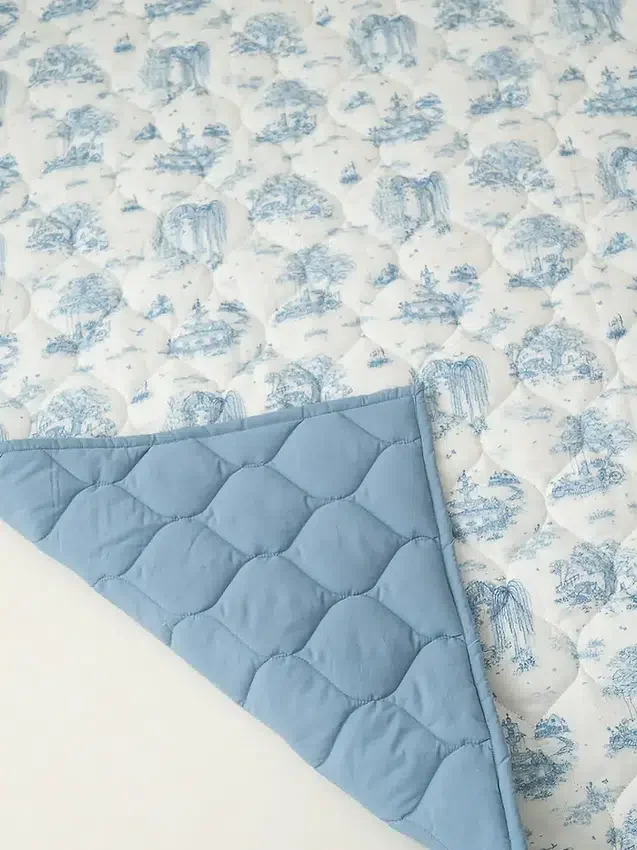 Pikowana mata do zabawy „Gilded Bird Spring Toile”