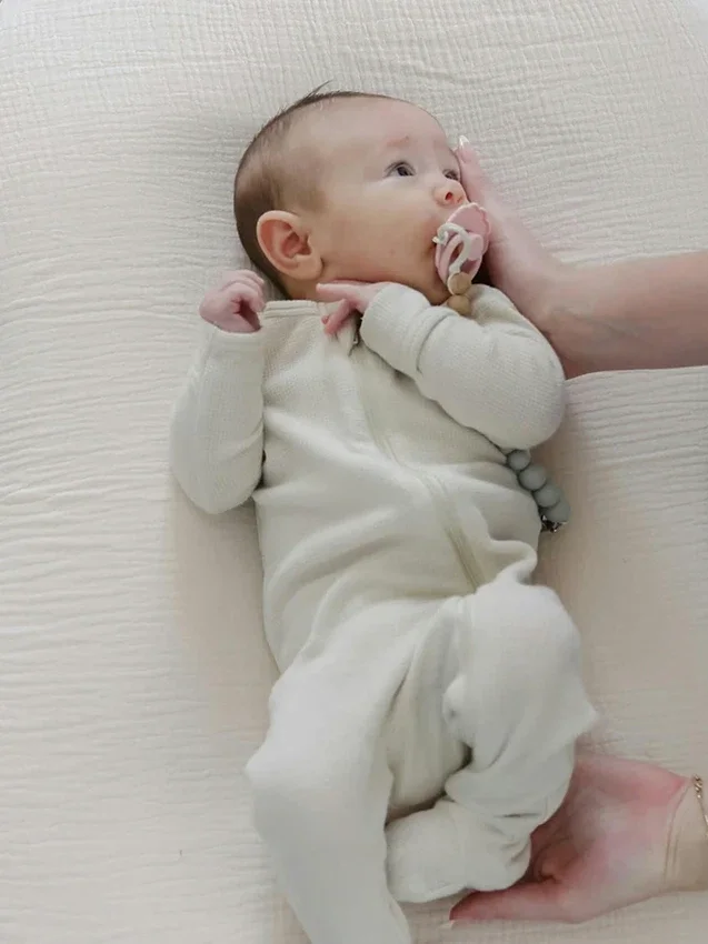 Pokrowiec z muślinu do leżaczka Snuggle Me Lounger Curve