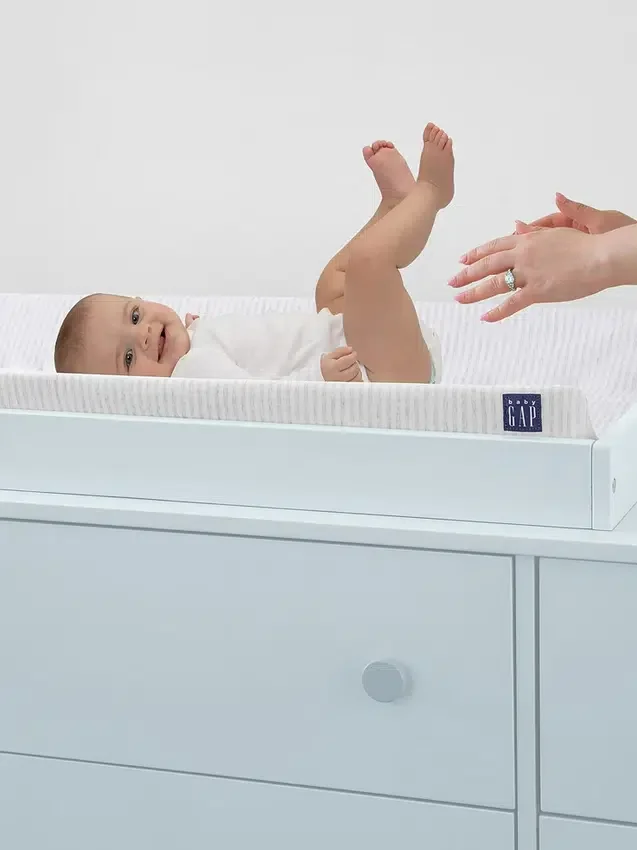 Profilowana mata do przewijania babyGap z pokrowcem chłodzącym