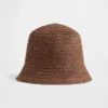 Słomkowa czapka typu bucket