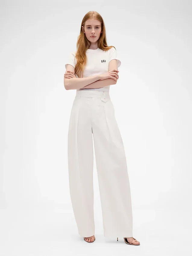 Spodnie GAP × Victoria Beckham z wysokim stanem i plisami w kształcie łuku