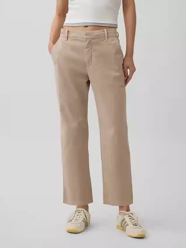 Spodnie khaki o średnim stanie