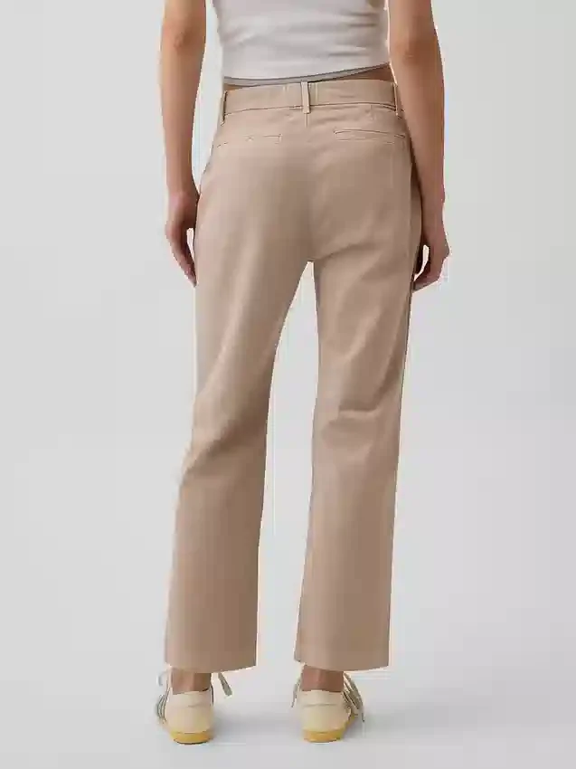 Spodnie khaki o średnim stanie