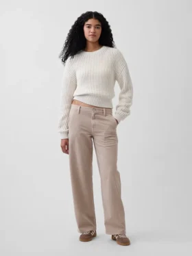 Spodnie khaki z niskim stanem w stylu lat 90.