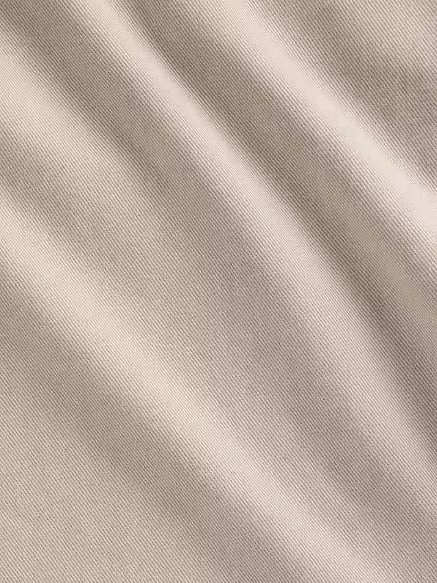 Spodnie khaki z niskim stanem w stylu lat 90.