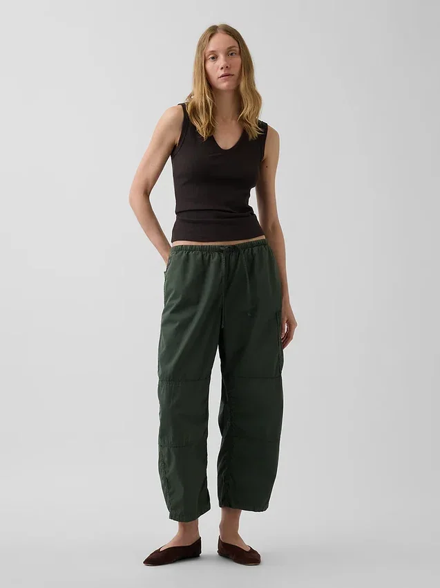 Spodnie robocze z twillu o średnim stanie i kroju beczkowym