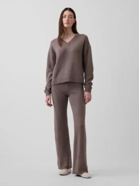 Spodnie sweterkowe typu bootcut z serii CashSoft