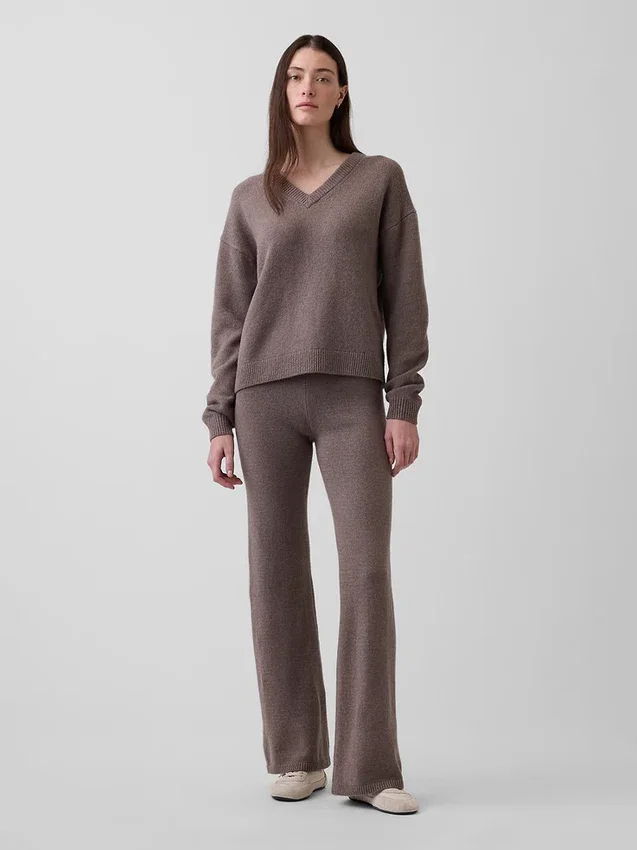 Spodnie sweterkowe typu bootcut z serii CashSoft