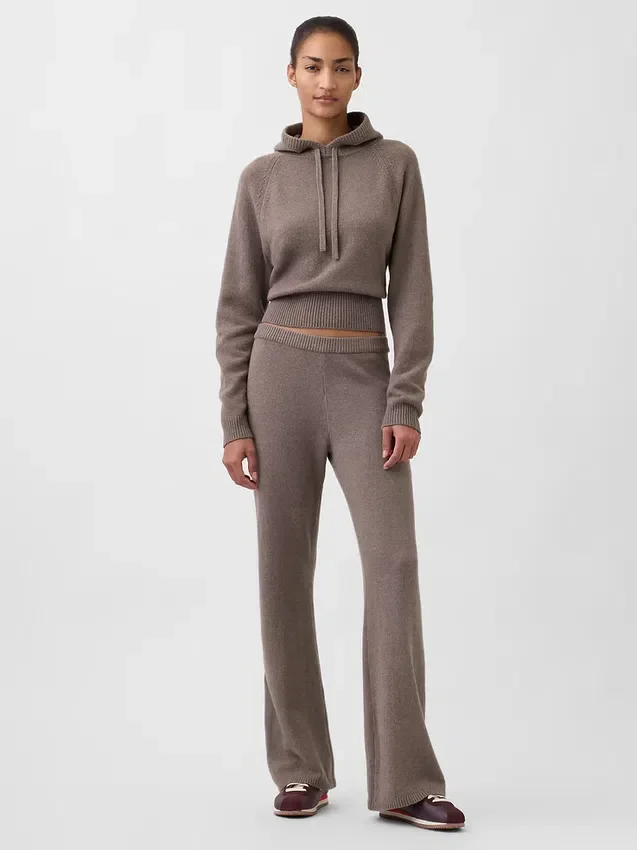 Spodnie sweterkowe typu bootcut z serii CashSoft