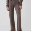 Spodnie sweterkowe typu bootcut z serii CashSoft