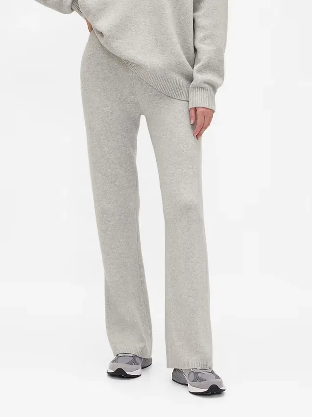 Spodnie sweterkowe typu bootcut z serii CashSoft