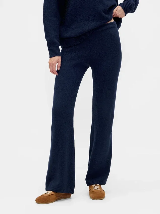 Spodnie sweterkowe typu bootcut z serii CashSoft