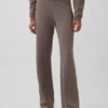 Spodnie sweterkowe typu bootcut z serii CashSoft