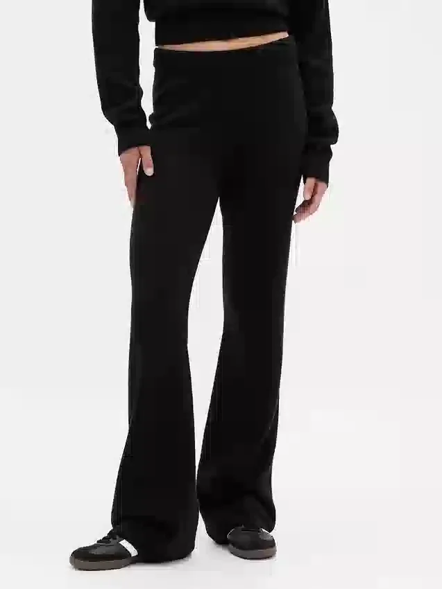 Spodnie sweterkowe typu bootcut z serii CashSoft