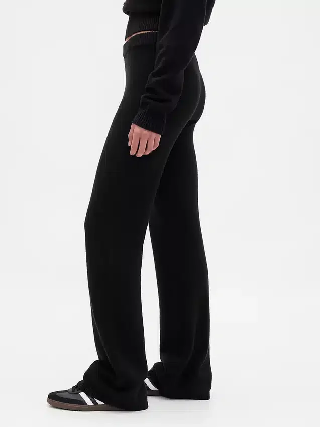 Spodnie sweterkowe typu bootcut z serii CashSoft