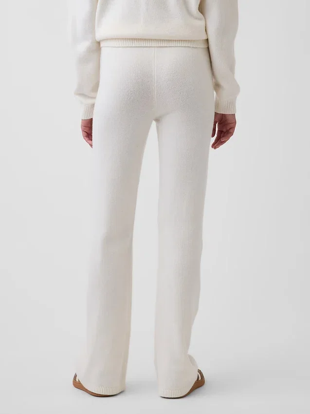 Spodnie sweterkowe typu bootcut z serii CashSoft
