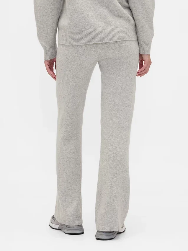 Spodnie sweterkowe typu bootcut z serii CashSoft