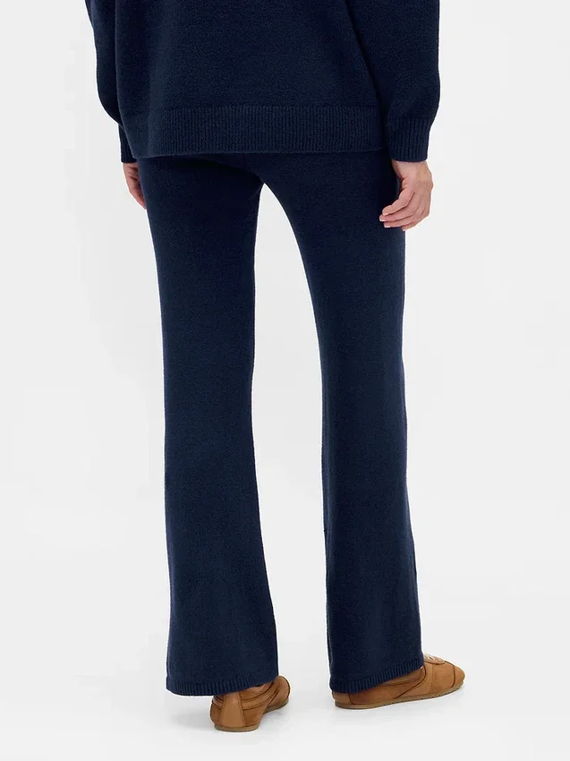 Spodnie sweterkowe typu bootcut z serii CashSoft