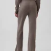 Spodnie sweterkowe typu bootcut z serii CashSoft