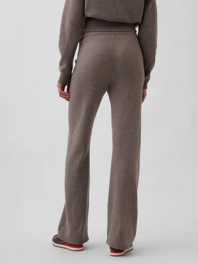 Spodnie sweterkowe typu bootcut z serii CashSoft