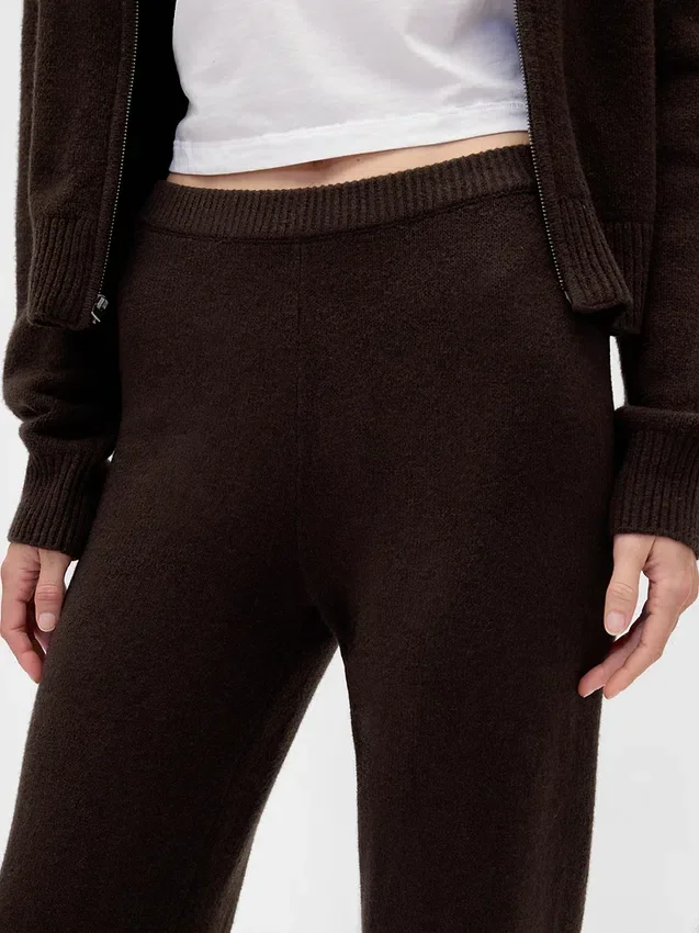 Spodnie sweterkowe typu bootcut z serii CashSoft
