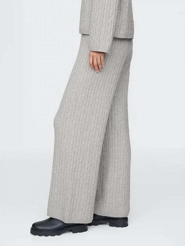 Spodnie sweterkowe z dzianiny typu „cable-knit” z serii CashSoft