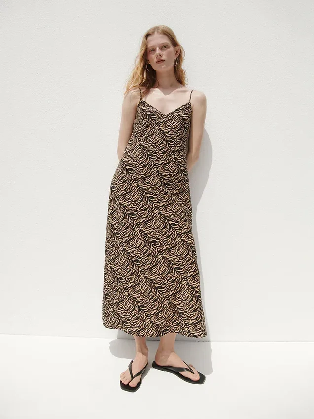 Sukienka typu slip midi w zebrowy wzór