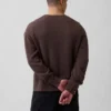 Sweter z okrągłym dekoltem o luźnym kroju i skróconej długości