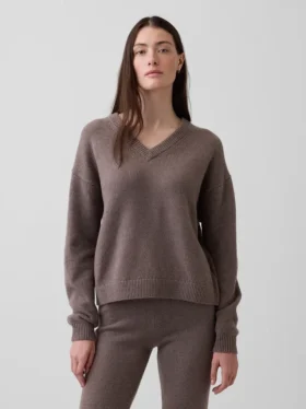 Swetr oversize z dekoltem w serek z dzianiny CashSoft