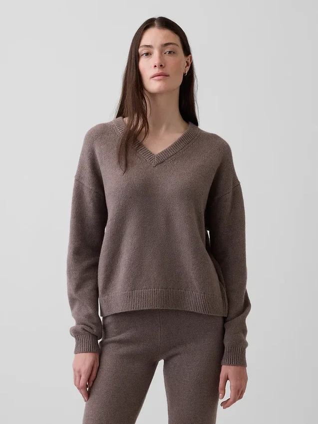 Swetr oversize z dekoltem w serek z dzianiny CashSoft