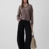 Swetr oversize z dekoltem w serek z dzianiny CashSoft