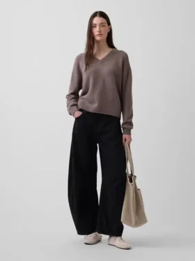 Swetr oversize z dekoltem w serek z dzianiny CashSoft