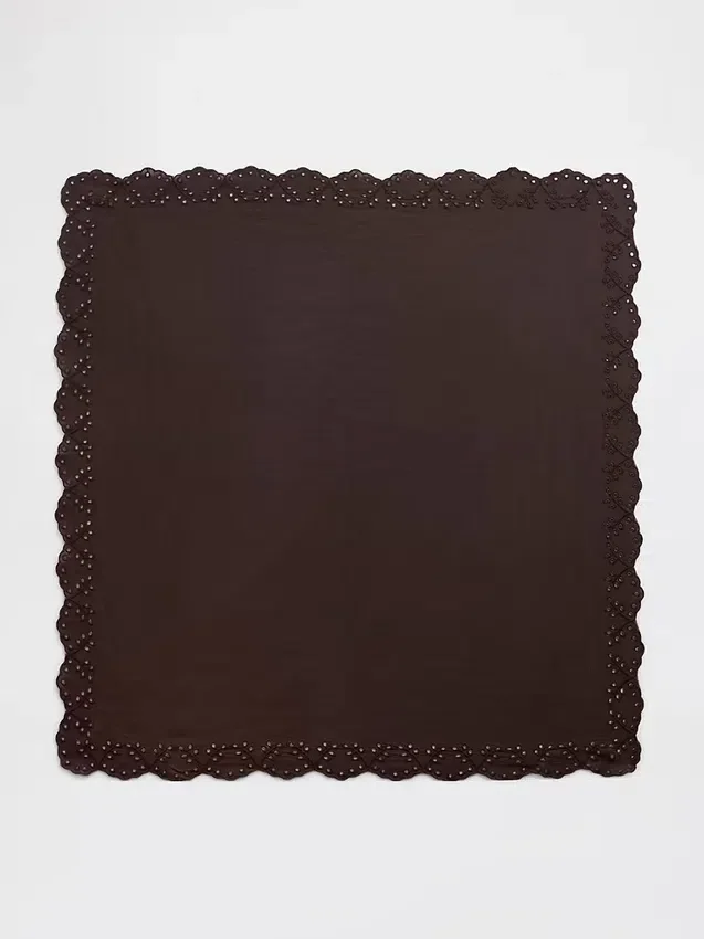 Szalik typu bandana z 100% bawełny z ażurowymi wykończeniami