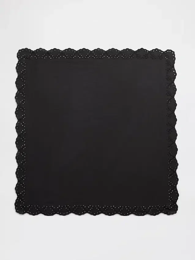 Szalik typu bandana z 100% bawełny z ażurowymi wykończeniami