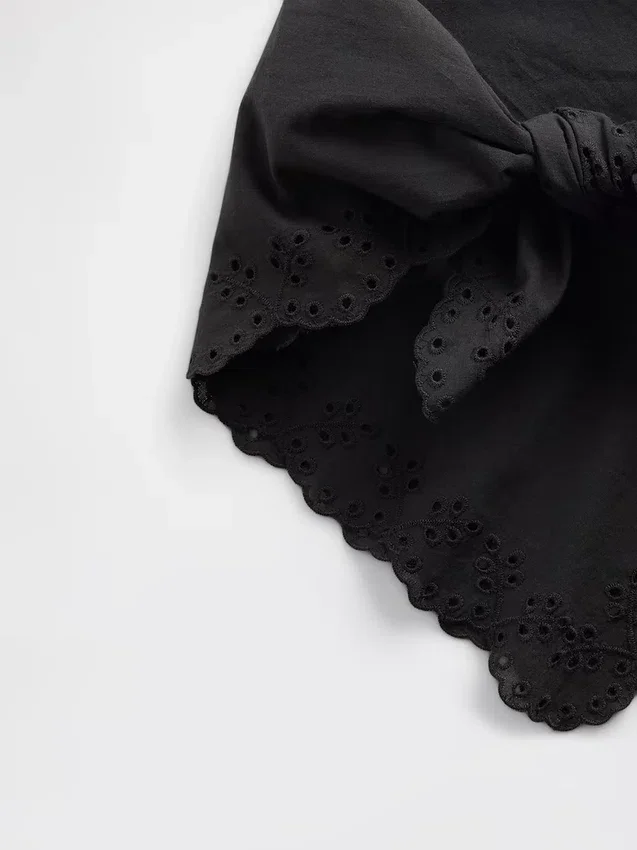 Szalik typu bandana z 100% bawełny z ażurowymi wykończeniami