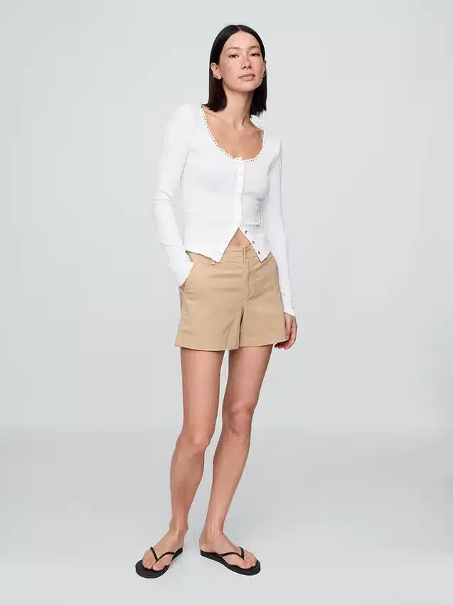 Szorty „Downtown Khaki” o długości 4"