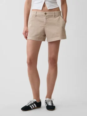 Szorty w kolorze khaki o średnim stanie