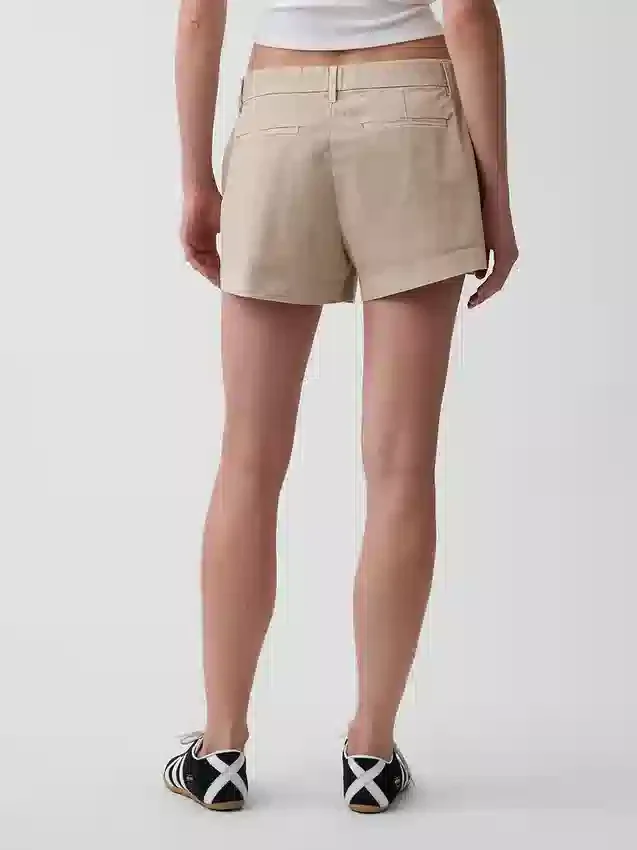 Szorty w kolorze khaki o średnim stanie