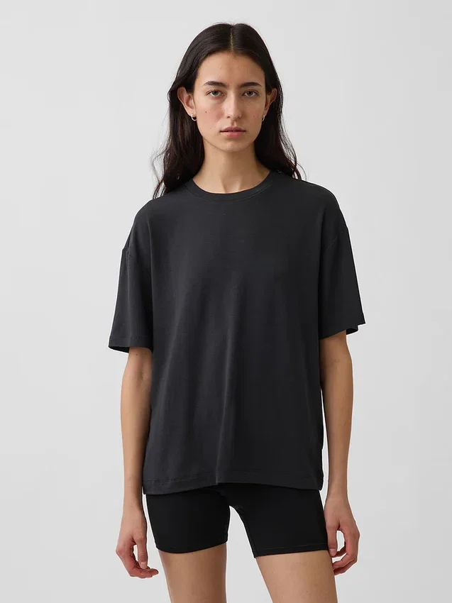 T-shirt GapFit Breathe o luźnym kroju