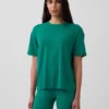 T-shirt GapFit Breathe o luźnym kroju