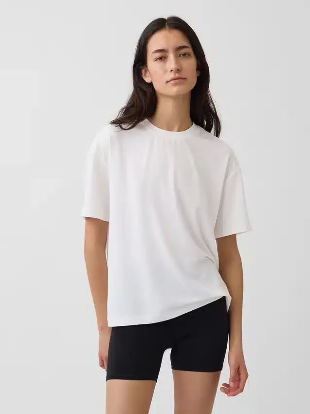 T-shirt GapFit Breathe o luźnym kroju