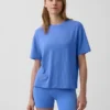 T-shirt GapFit Breathe o luźnym kroju