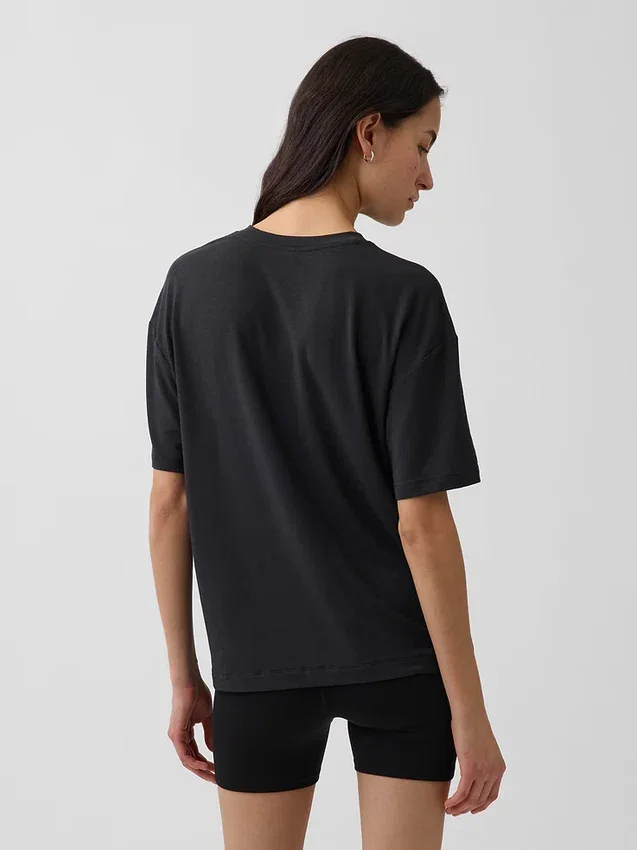 T-shirt GapFit Breathe o luźnym kroju