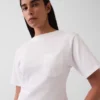 T-shirt Gapstudio z kieszenią i wycięciem z tyłu