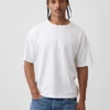 T-shirt o luźnym kroju